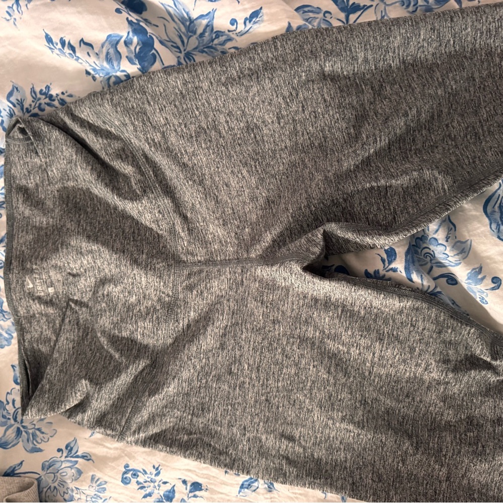 Nike Dri-FIT 3/4 Length Gray Leggings – Size L